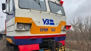 Під потяг Київської міської електрички потрапила людина