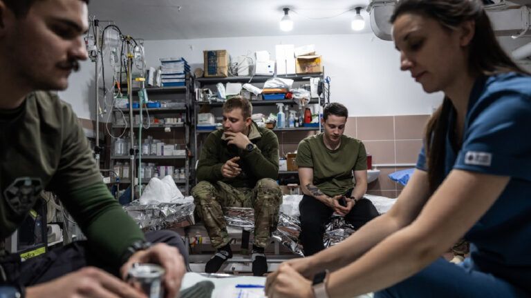 військові медики