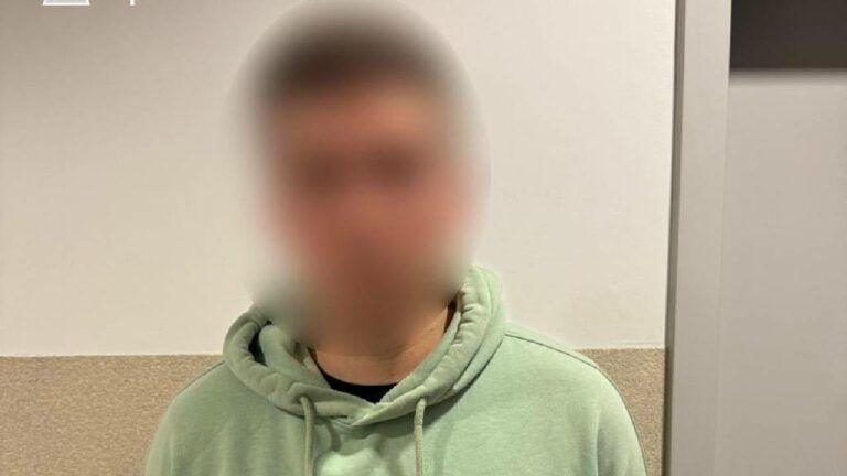 22-річний українець намагався виїхати за кордон: видавав себе за жінку