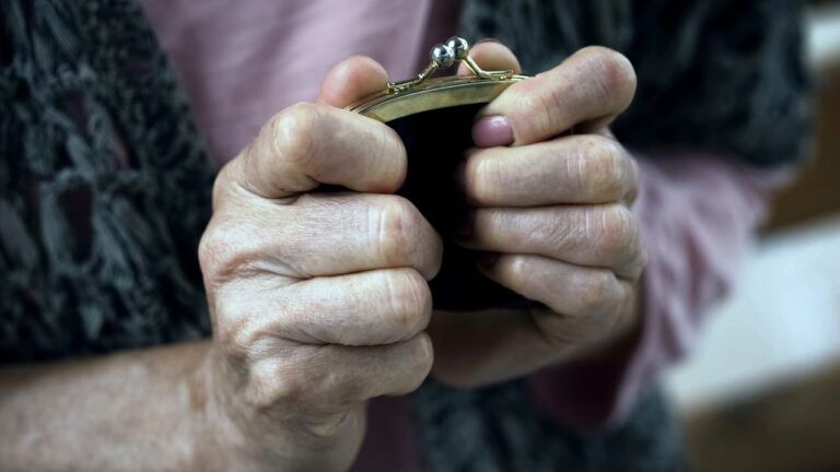 индексация пенсий в 2025 году неработающим пенсионерам