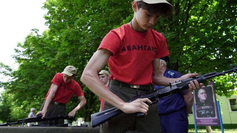 табір Авангард в РФ