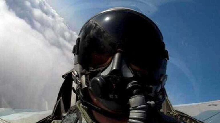 Пілот F-16