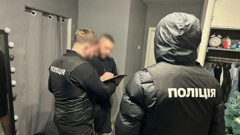 По Україні проводять масштабні обшуки щодо нелегальної зброї