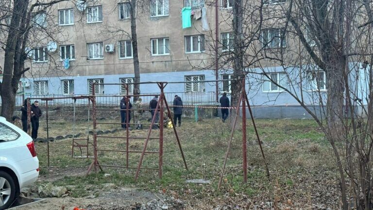 Вибух біля будинку в Ужгороді