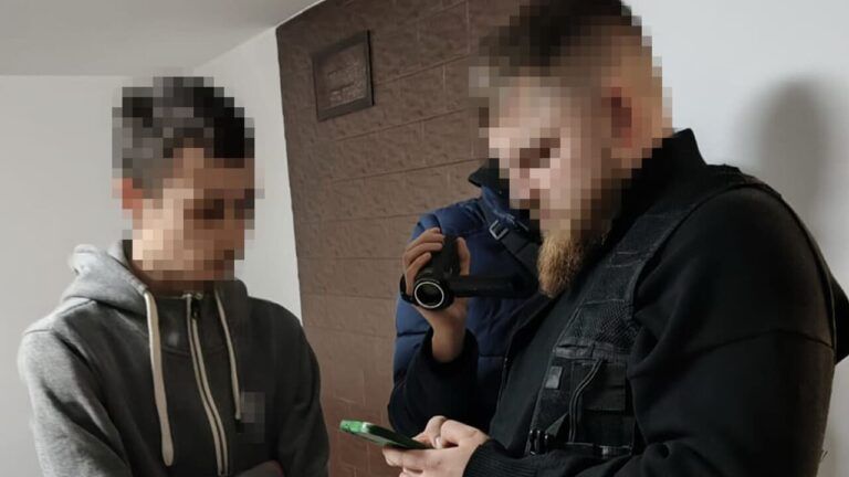 Затримання коригувальників