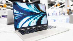 MacBook Air яку модель та для яких задач обрати Особливості MacBook Air, які моделі та для яких задач обрати. Читайте детальніше про MacBook Air та особливості різних моделей