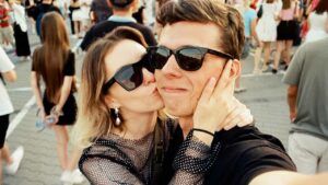 Іван Пелих з дівчиною