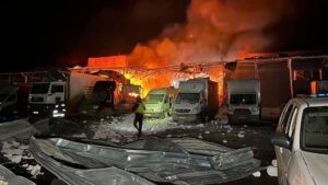 Знищений термінал Нової пошти у Сумах