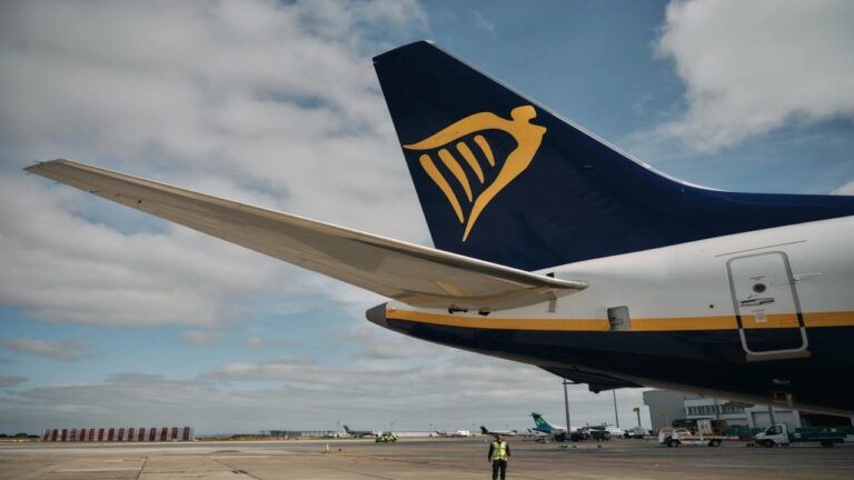 Ryanair відмовиться від паперових квитків