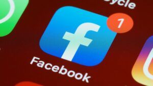 Facebook платитиме за сториз