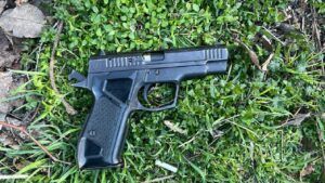 У Ніжині діти розглядати пістолет, поранений 12-річний хлопчик