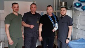 врятували руку за допомогою ендопротезу