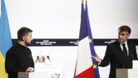Миротворческий контингент Европы не будет на первой линии в Украине — Макрон