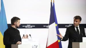 Миротворческий контингент Европы не будет на первой линии в Украине — Макрон