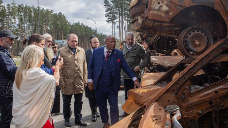 Марк Бернс, релігійний радник Трампа, приїхав до Бучі