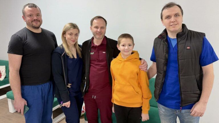 підлітку видалили кісту розміром з апельсин