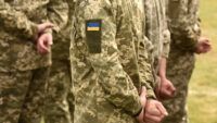 кого звільняють з військової служби у 2025 році