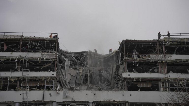 Ракетний удар по Києву 6 квітня 2025: фото наслідків