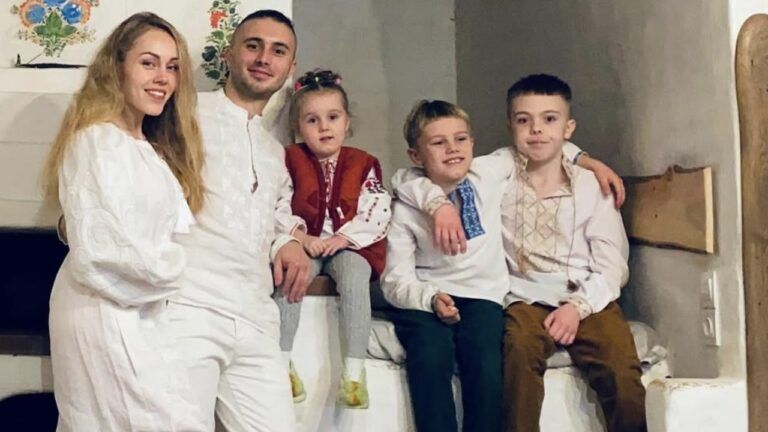 Олена Тополя з родиною