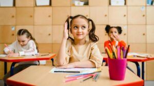 чи закриватимуть гімназії та початкові школи.