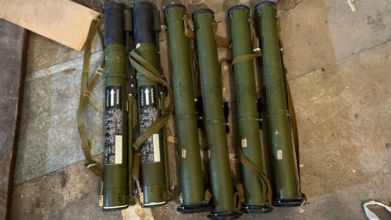 ДБР затримало власників арсеналу зброї у Києві