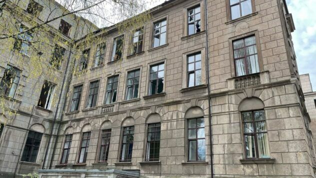пошкоджений медуніверситет у Дніпрі