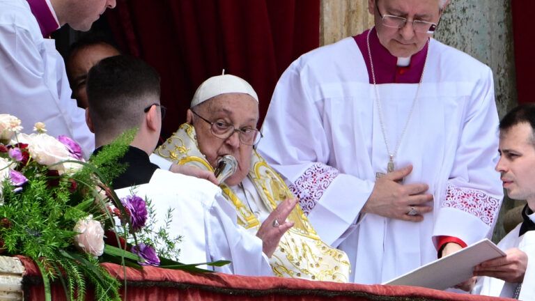 Папа Римський привітав вірян з Великоднем