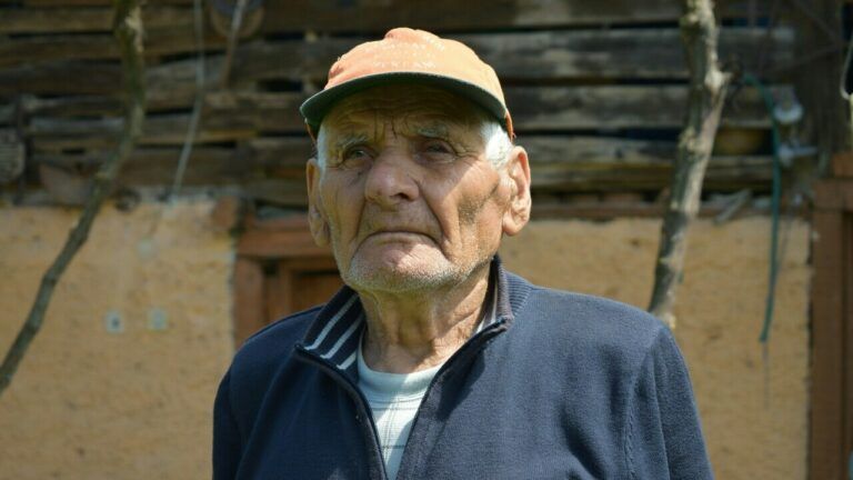 які роки не входять до страхового стажу