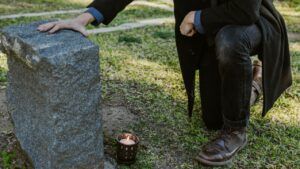 чи можна лишати їжу на цвинтарі