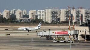 Біля аеропорту Бен-Гуріон у Тель-Авіві впала ракета