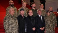 Боно з українськими військовими