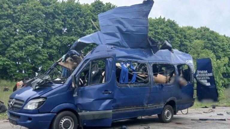 Удар РФ по автобусу на Сумщині