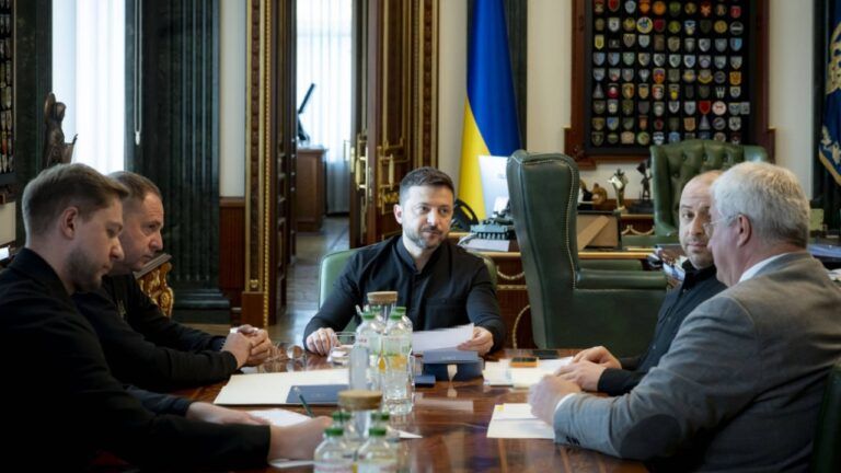 Зеленський на нараді