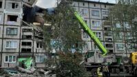 1. На Донеччині російський БпЛА влучив у п’ятиповерхівку