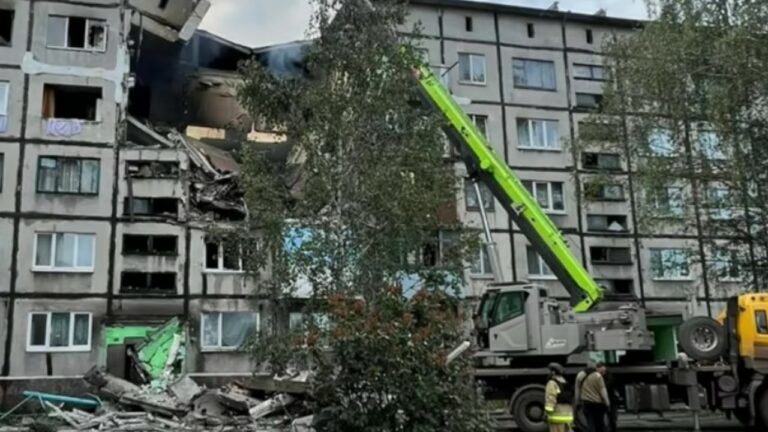 1. На Донеччині російський БпЛА влучив у п’ятиповерхівку