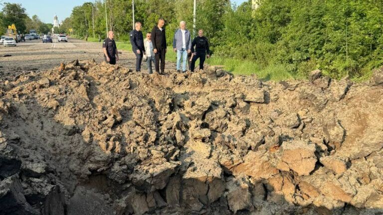 влучання балістики в дорогу