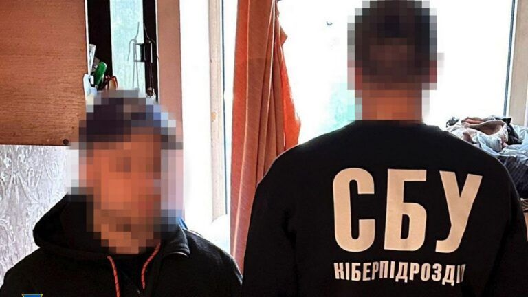 наводив удари по командних пунктах