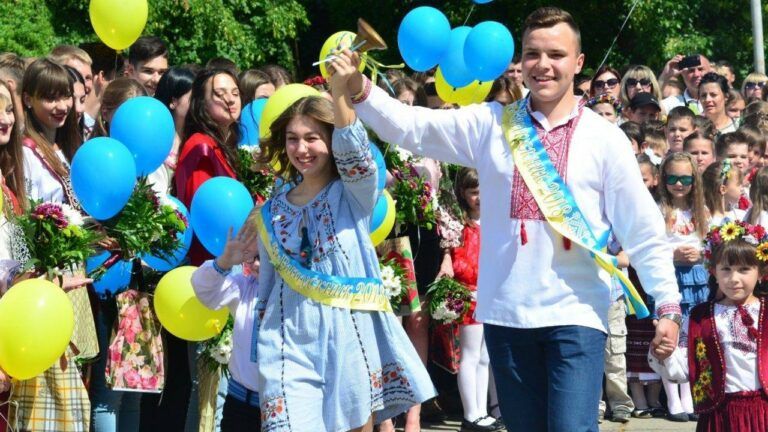 останній дзвоник випускники