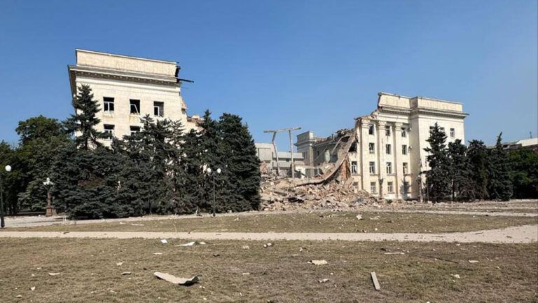 Удар по будівлі Херсонської ОВА