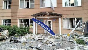 Росіяни пошкодили бібліотеку імені Скороводи на Солом'янці