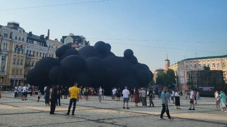 Чорна хмара в Києві