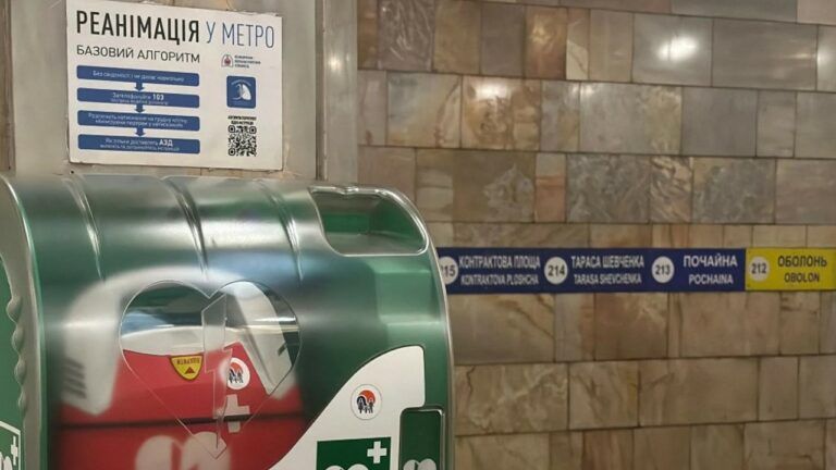 на станції метро намагався викрасти дефібрилятор