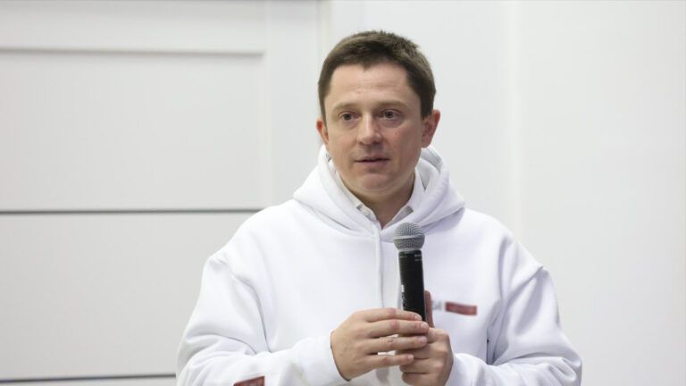Олесь Довгий