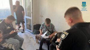 Во Львове директор благотворительного фонда обманул военных на 1,3 млн грн шахрай, керівник благодійного фонду