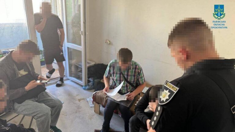 шахрай, керівник благодійного фонду