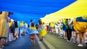 День Конституции Украины 2026: поздравления в картинках, стихах и прозе