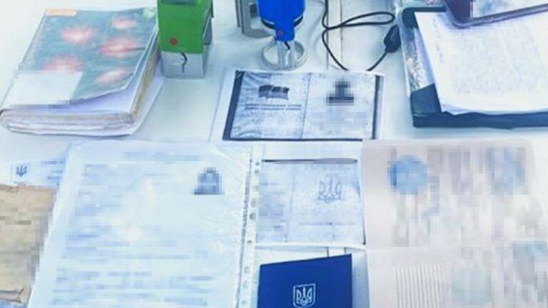 допомагали ухилянтам СБУ