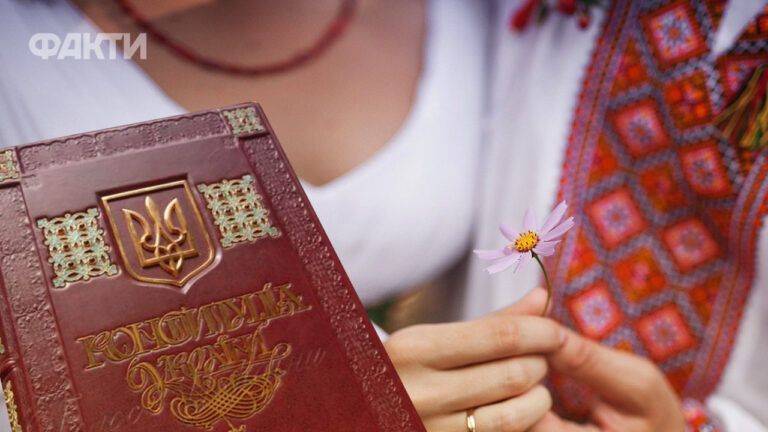 скільки статей в Конституції України