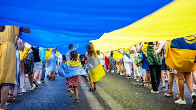 З Днем Конституції України – привітання