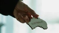 середня зарплата в Австралії